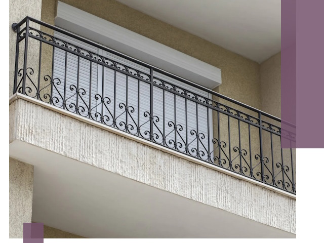 Балконные ограждения из металла и стекла в Гудермесе для домов