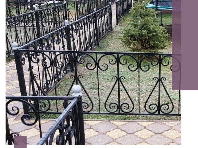 Кованые газонные ограждения под ключ в Гудермесе